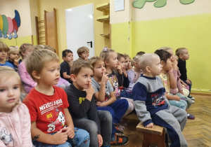 Dzieci na koncercie muzycznym Uli Pakuły podczas Dnia Przedszkolaka