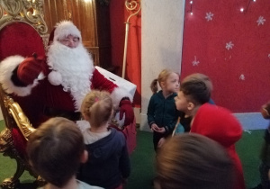 Sala Tronowa i spotkanie dzieci ze Świętym Mikołajem