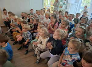 Przedstawienie pt. "O Romusiu, o Emilce i zielonej koniczynce" Teatr Pacuś